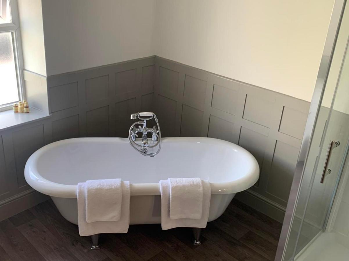 Woodlands Hall Hotel 3*